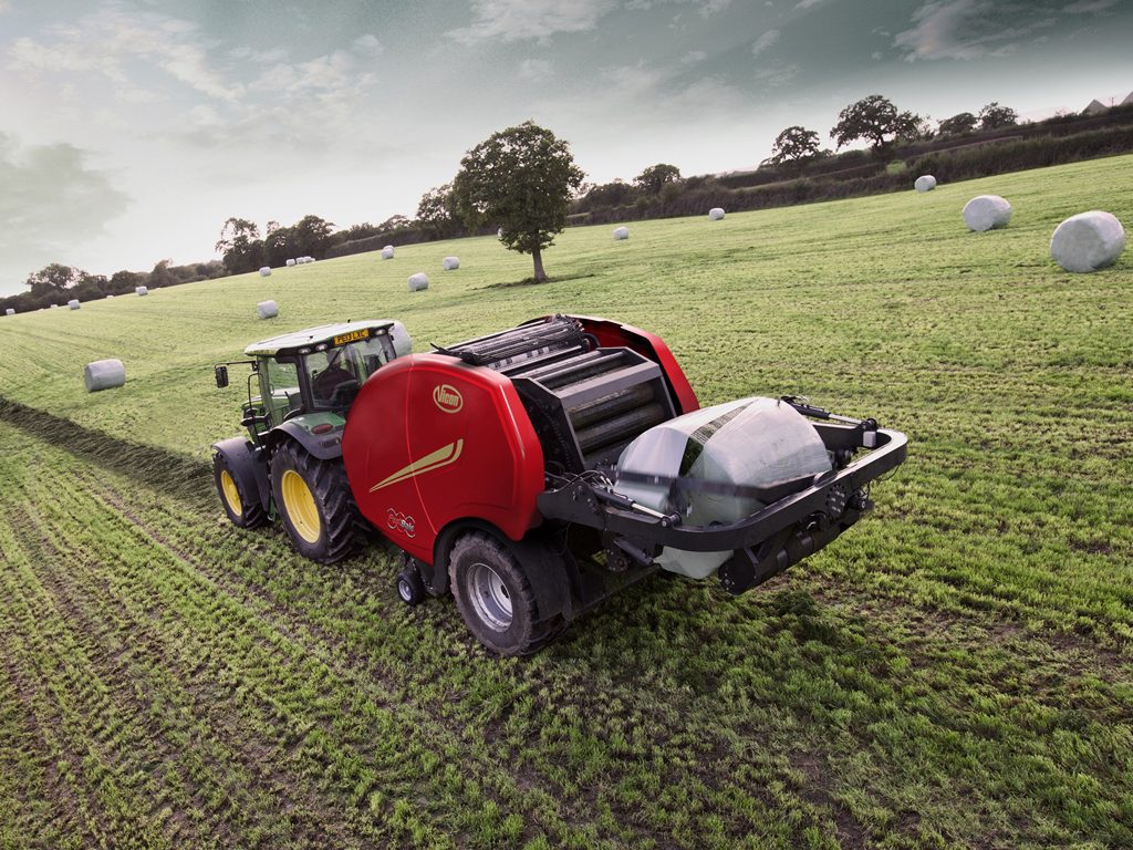 Der FastBale von Vicon verbindet ein Zweikammerpressensystem mit einem Hochleistungswickler. vicon, fastbale, rundballenproduktion, sima 2015