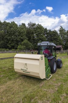 Der Horse-Hopper von Amazone ist ein Allrounder für die Koppelpflege. Foto: Amazone