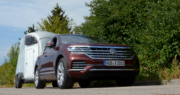 VW Tuaregs Trailer Assist: Hängerfahren leicht gemacht